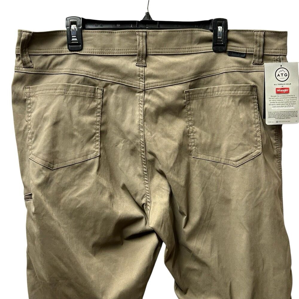 NEW Wrangler ATG Pants Men 40x30 Brown Straight Fit Articulated Knees Zip Pocket - Picture 7 of 12